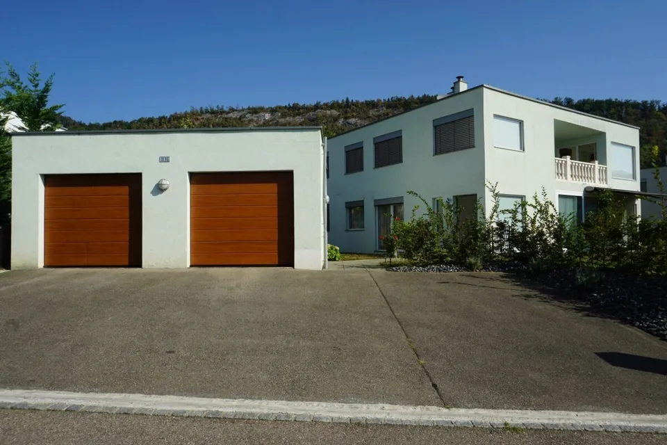 ARI-262 - Magnifique rez-de-jardin de 5,5 pièces dans une maison de standing à 2 logements