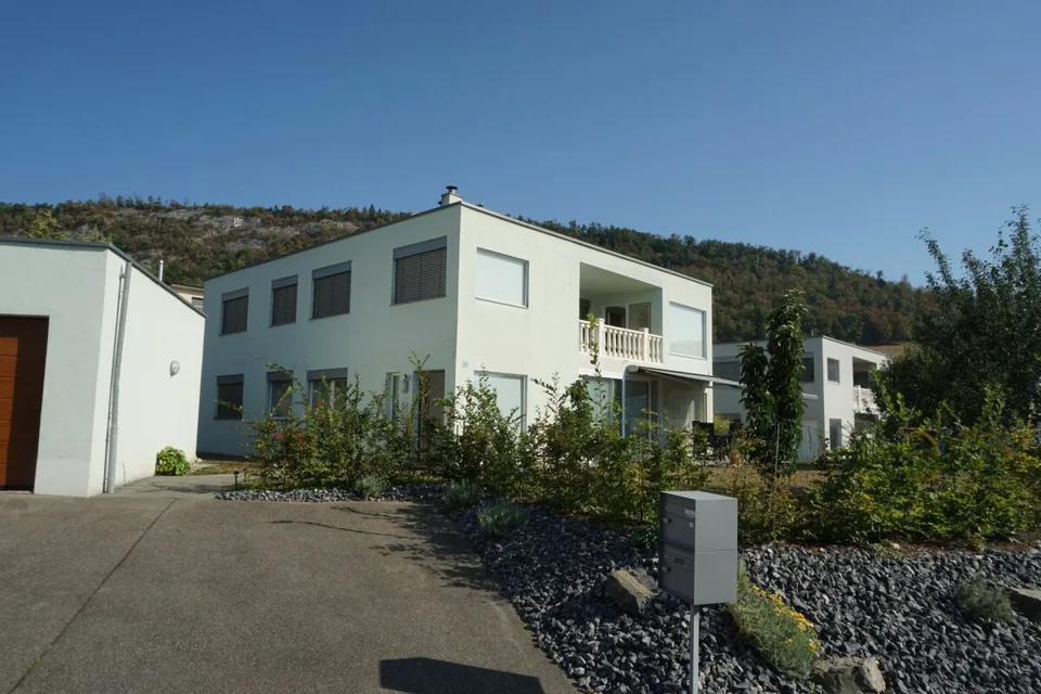 ARI-262 - Magnificent ground floor with 5.5 rooms in a two-unit house