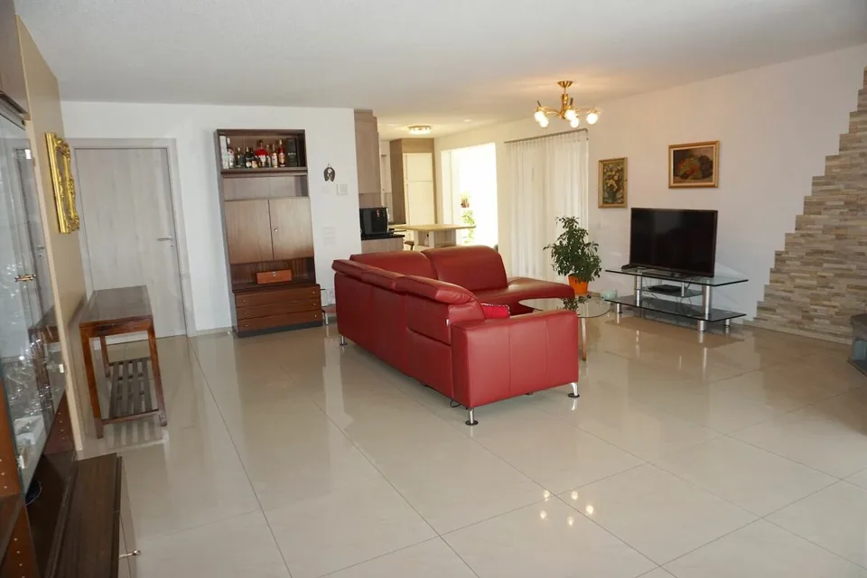 ARI-262 - Magnificent ground floor with 5.5 rooms in a two-unit house