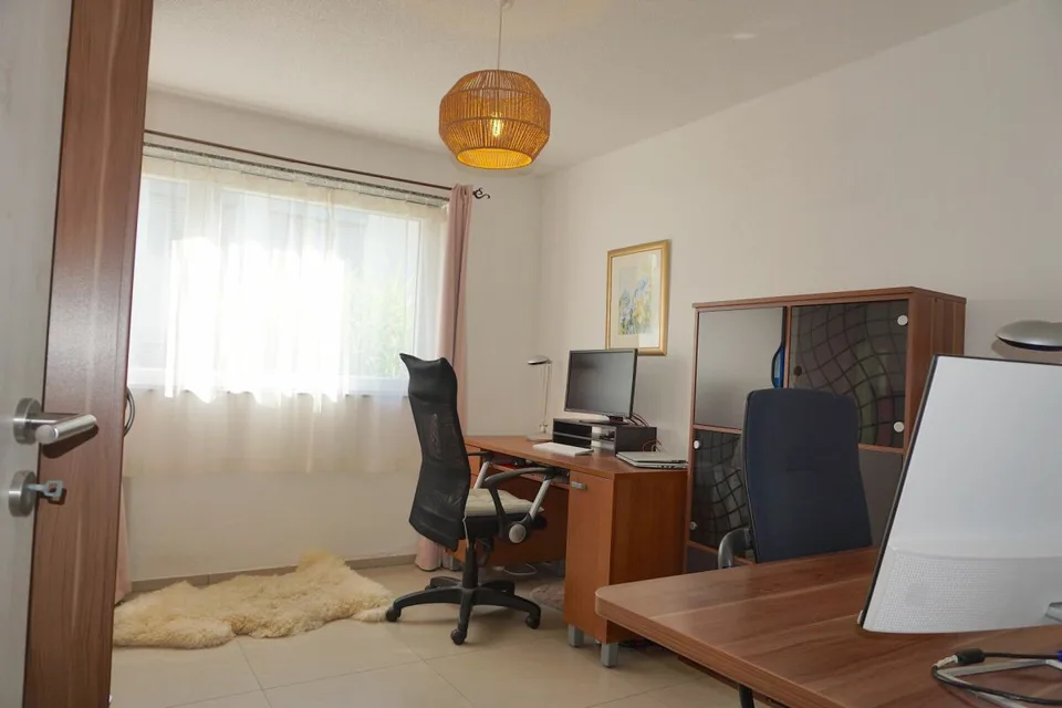 ARI-262 - Magnificent ground floor with 5.5 rooms in a two-unit house