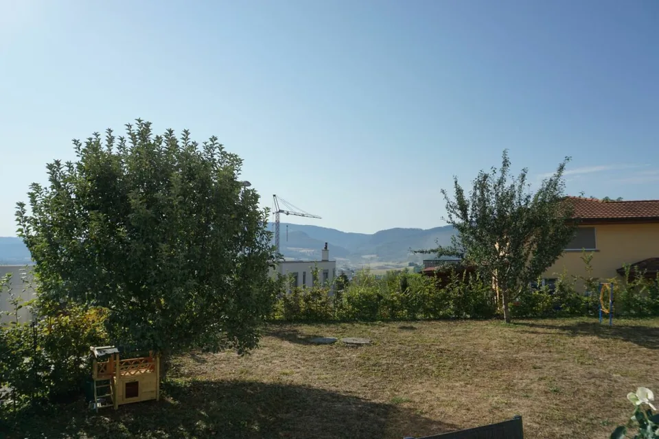 ARI-262 - Magnificent ground floor with 5.5 rooms in a two-unit house