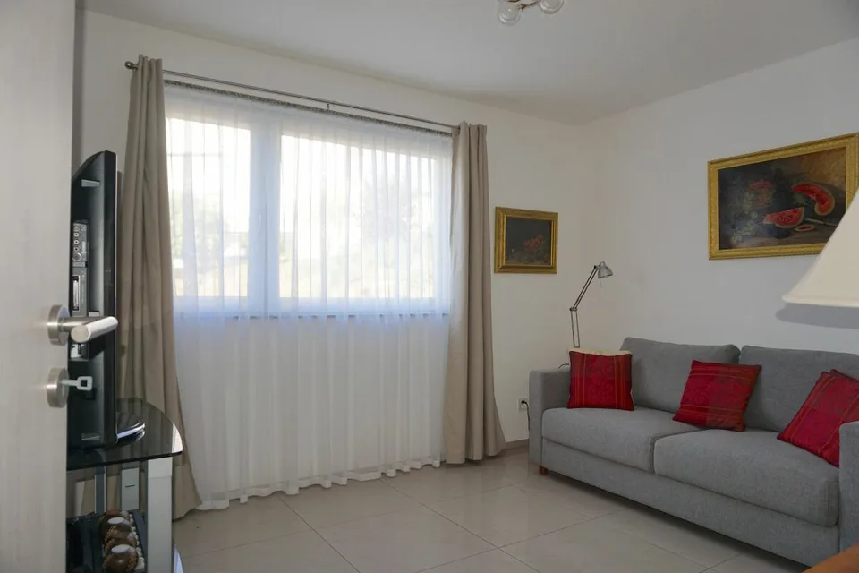 ARI-262 - Magnificent ground floor with 5.5 rooms in a two-unit house