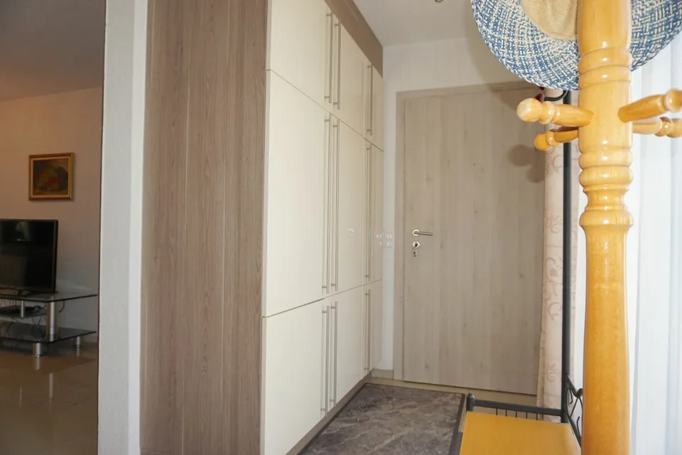 ARI-262 - Magnificent ground floor with 5.5 rooms in a two-unit house