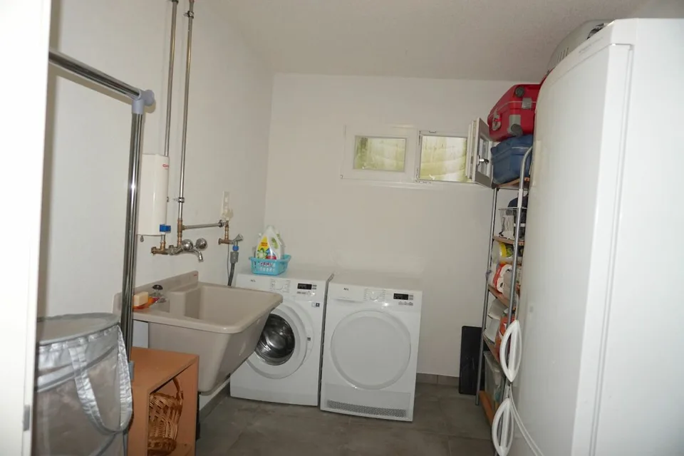 ARI-262 - Magnificent ground floor with 5.5 rooms in a two-unit house