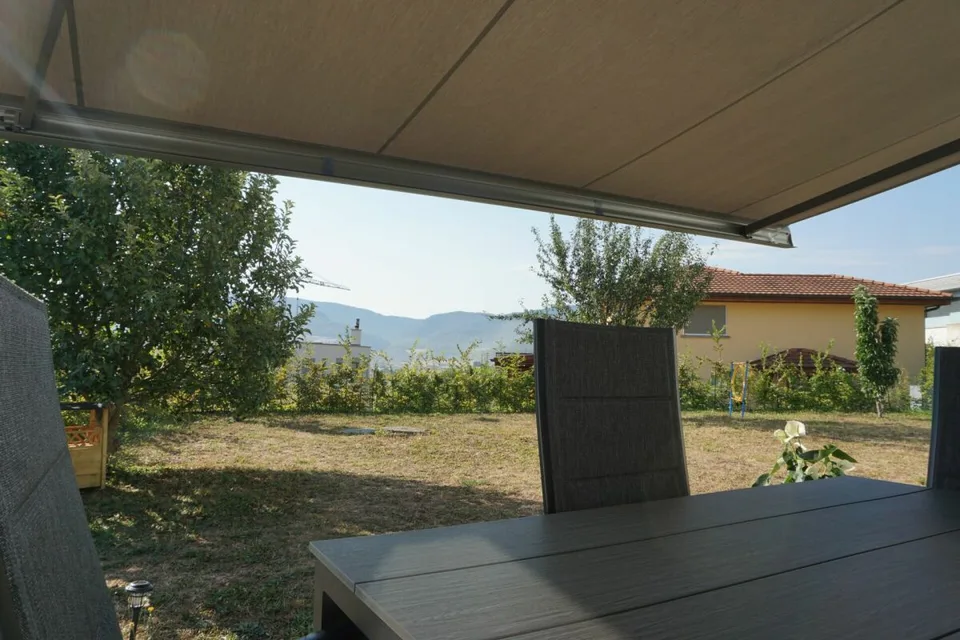 ARI-262 - Magnificent ground floor with 5.5 rooms in a two-unit house