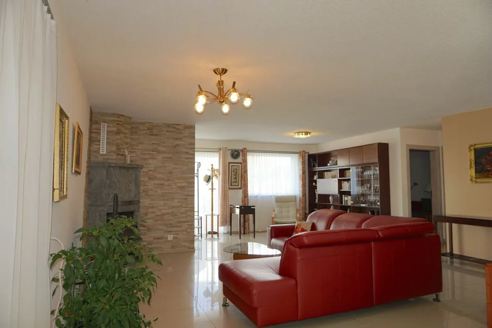 ARI-262 - Magnificent ground floor with 5.5 rooms in a two-unit house