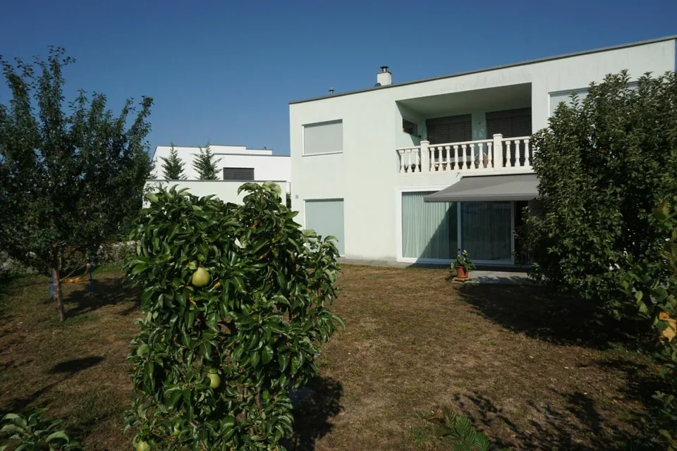 ARI-262 - Magnificent ground floor with 5.5 rooms in a two-unit house