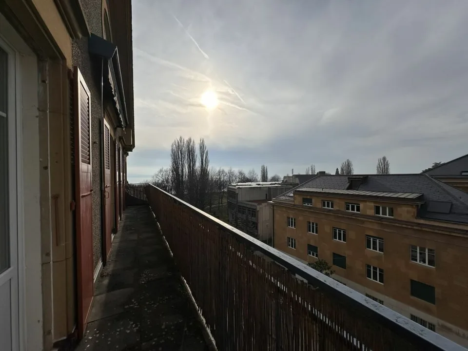 Meraviglioso appartamento di 6 locali all'ultimo piano di un edificio di carattere - Rue Edouard-Desor 3 a Neuchâtel