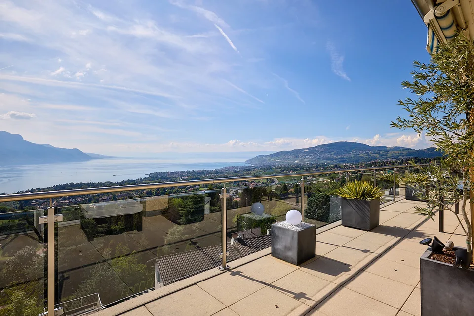 Très bel appartement avec vue exceptionnelle sur le Lac et les Alpes