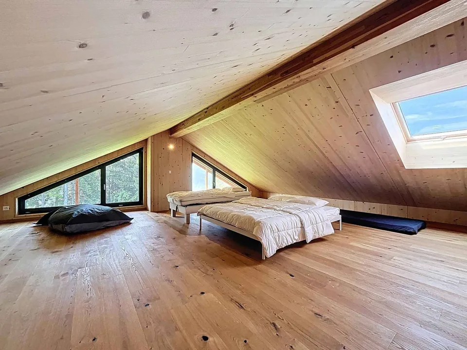 Modernes Chalet mit freier Sicht auf die Berge – Foto 8 von 10