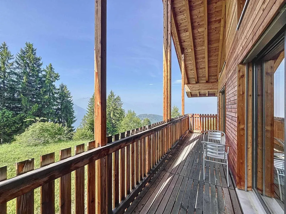 Modernes Chalet mit freier Sicht auf die Berge – Foto 6 von 10