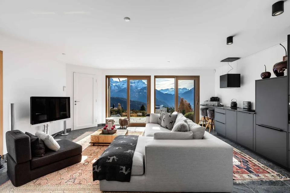 Exceptional chalet with private elevator and breathtaking view – photo 8 of 13