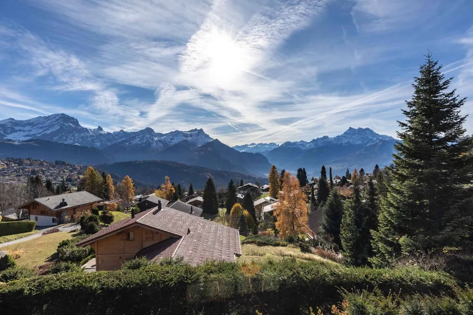 Exceptional chalet with private elevator and breathtaking view – photo 9 of 13