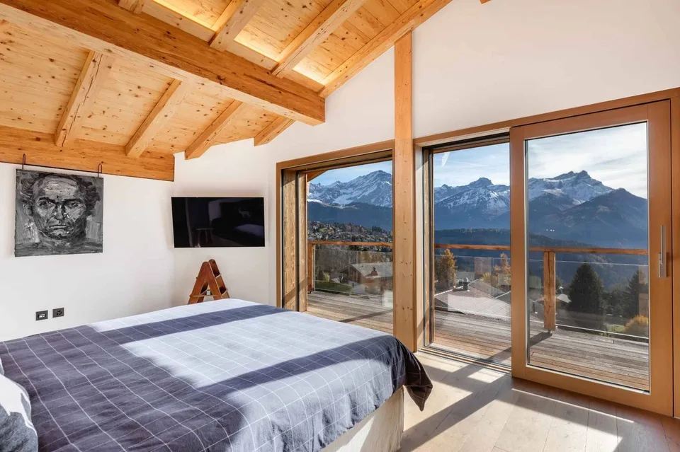 Exceptional chalet with private elevator and breathtaking view – photo 6 of 13