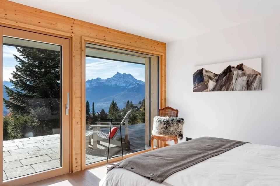 Exceptional chalet with private elevator and breathtaking view – photo 7 of 13