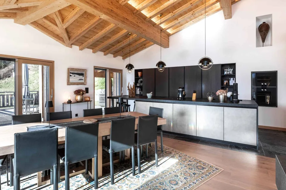 Exceptional chalet with private elevator and breathtaking view – photo 5 of 13