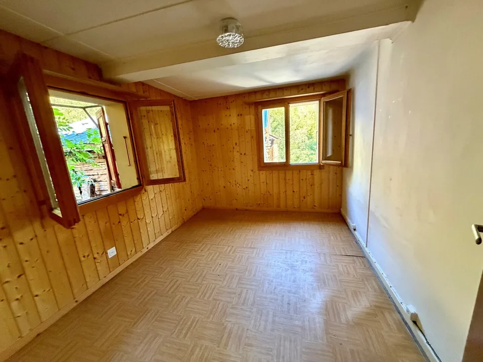 Maison villageoise de deux appartements à rénover à Beuson