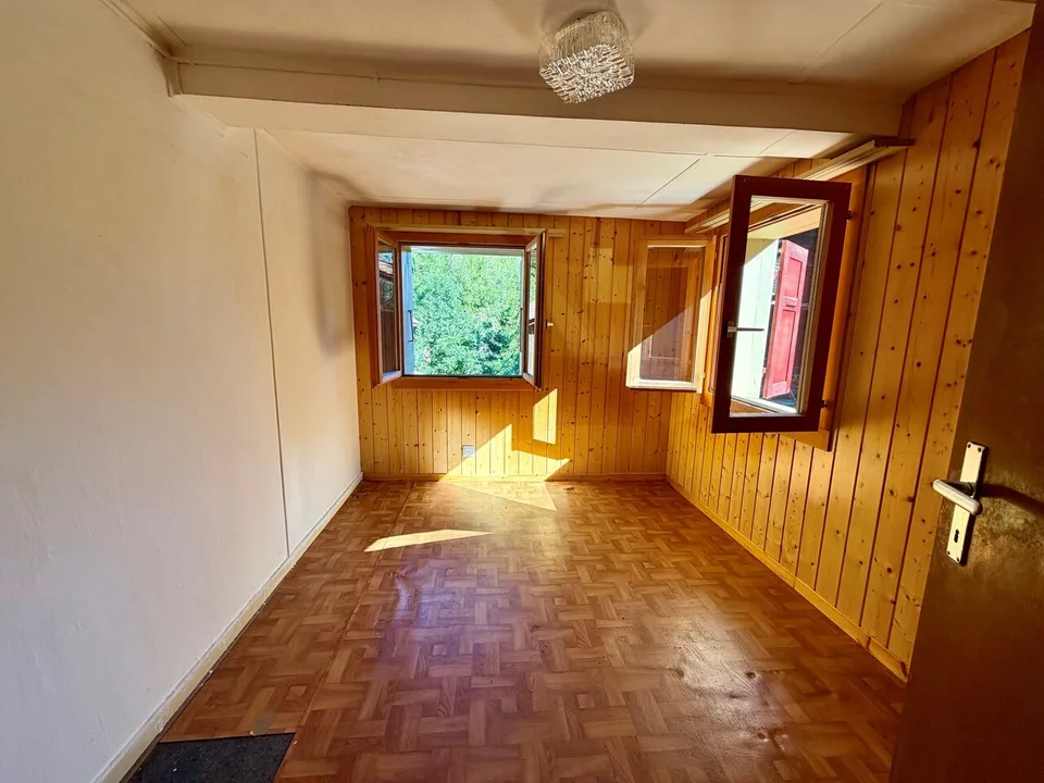 Maison villageoise de deux appartements à rénover à Beuson