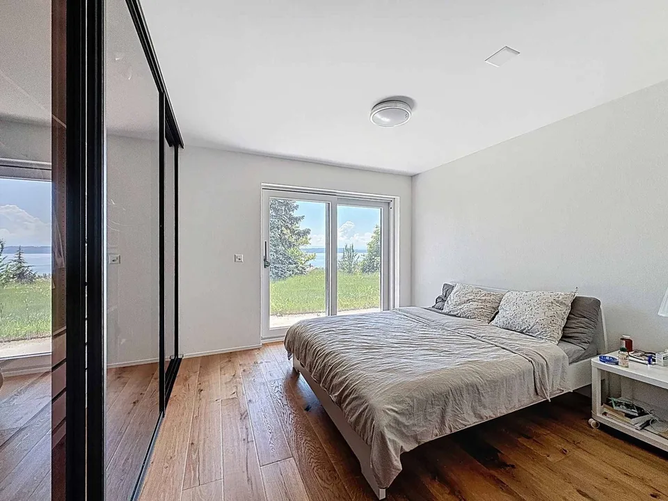 Villa mit hohem Standard inmitten der Weinberge mit atemberaubendem Seeblick – Foto 7 von 14