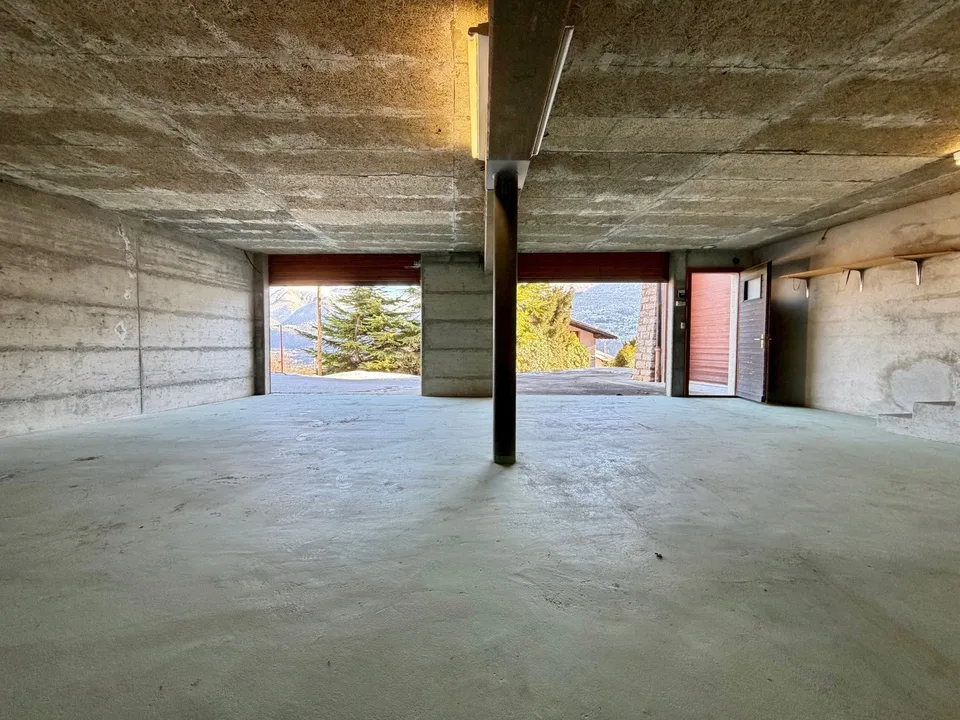 Mixed-use building with high potential - Investment opportunity in Flanthey