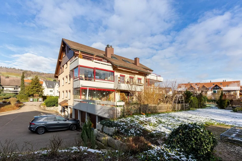 Helle 4.5-Zimmerwohnung mit Balkon und Aussicht in Schöfflisdorf