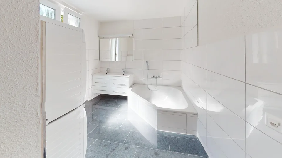 Sanierte 4.5-Zimmer-Altbauwohnung mit Terrasse und Balkon – Foto 11 von 18