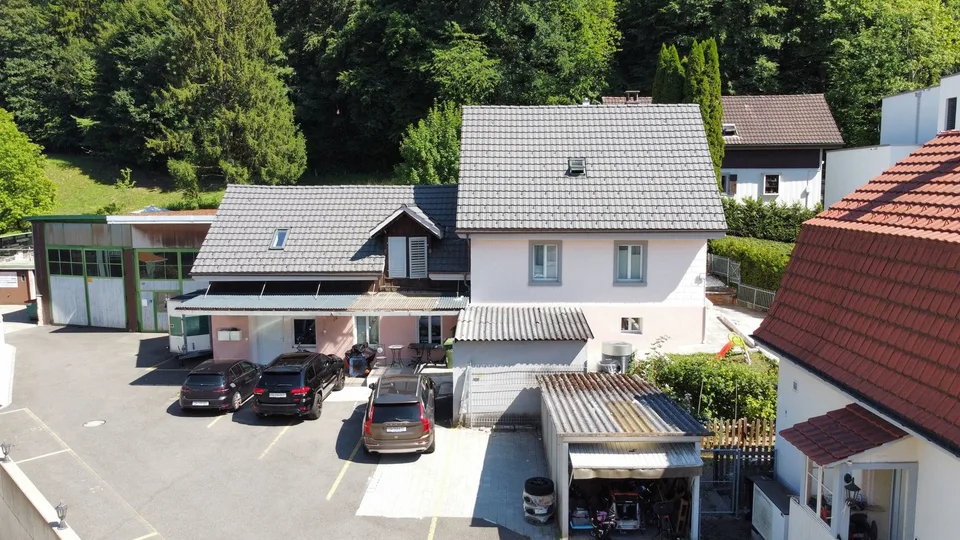 2 Häuser mit 8-Zimmer und grosser Terrasse in Kollbrunn zu verkaufen