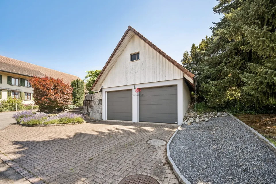 Maison individuelle dépendante très bien entretenue avec piscine