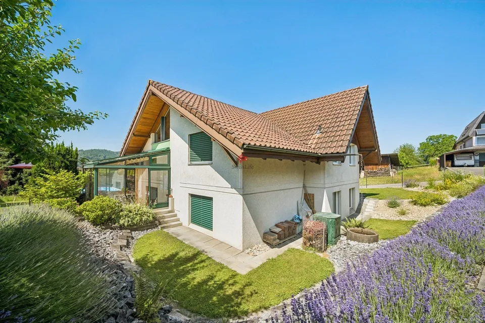 Sehr gepflegtes, freistehendes Einfamilienhaus mit Pool