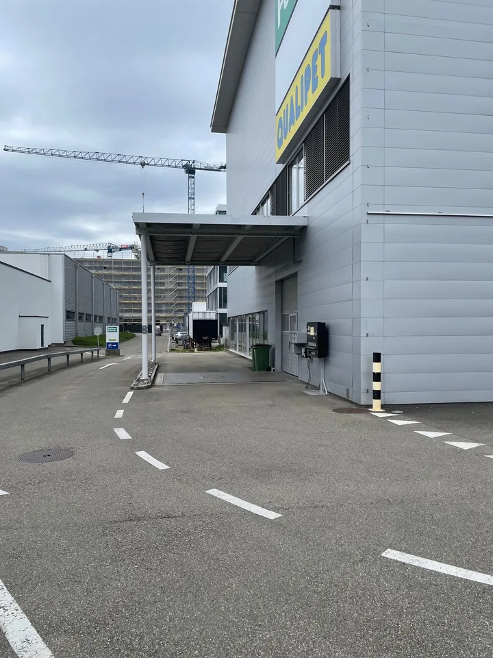 Visibilità di primo piano e alta frequenza clienti nella casa e nel suo ambiente immediato