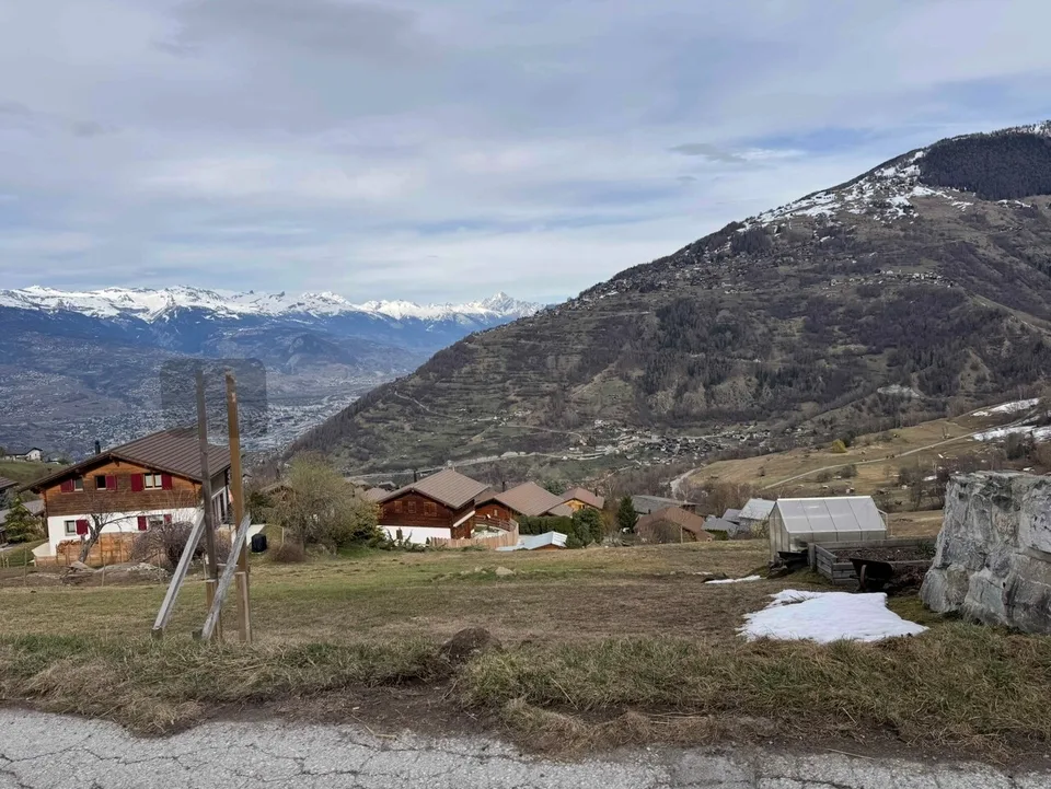 Très jolie parcelle de 1163 m2 en zone résidentielle à Sornard, Nendaz