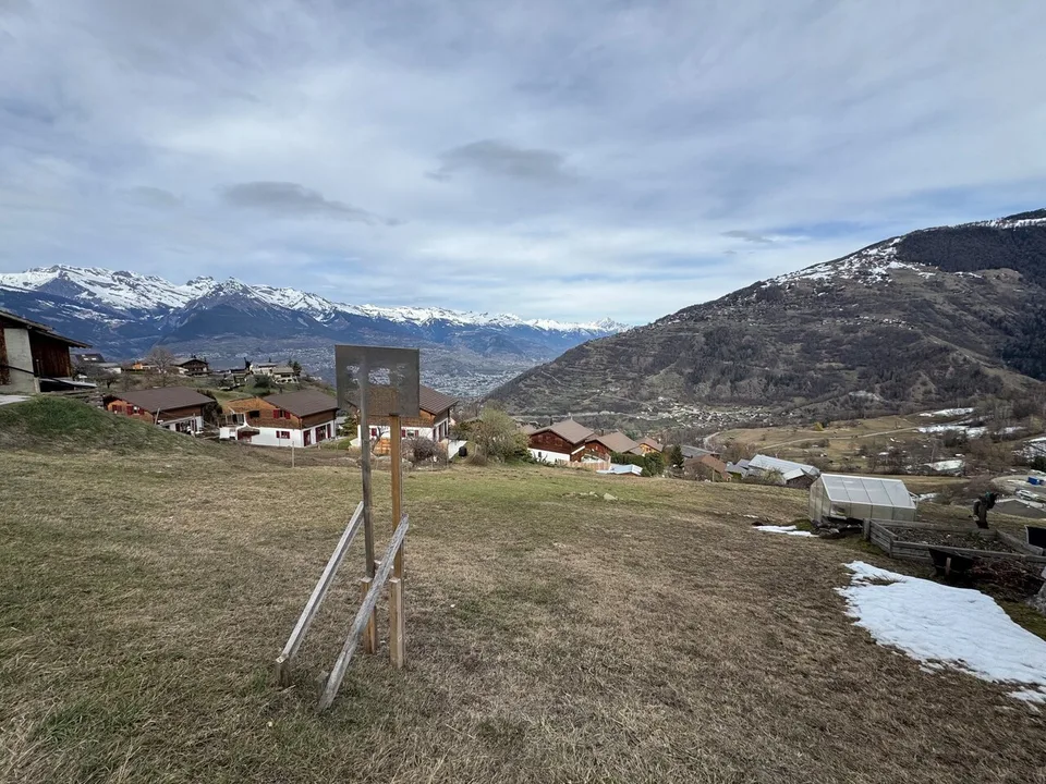 Très jolie parcelle de 1163 m2 en zone résidentielle à Sornard, Nendaz