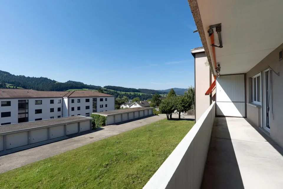 2.5-Zimmer-Wohnung mit Balkon und schöner Aussicht