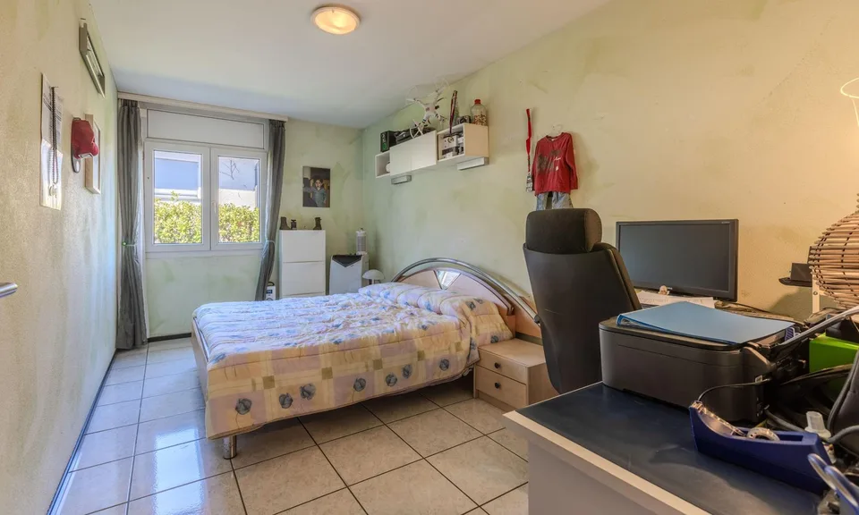 Belle villa 6.5 pièces avec jardin plat à Contone