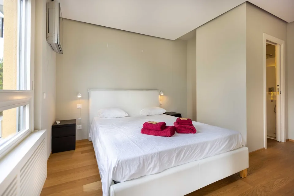Stunning 2.5-room apartment with lake view and garden in Bissone