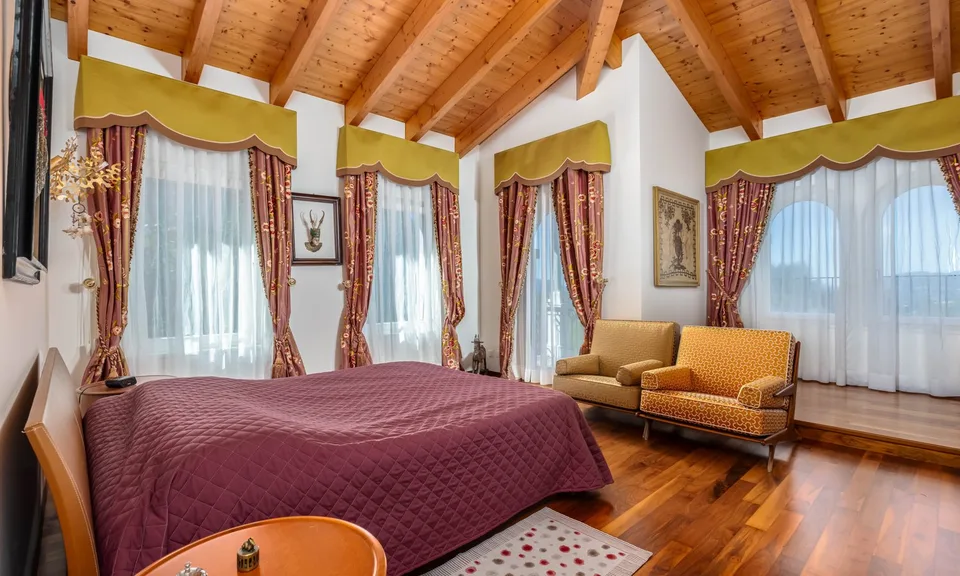 Superbe villa de 5.5 pièces comme neuve à Villa Luganese