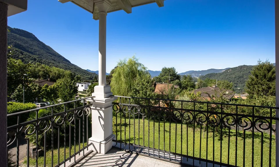 Superbe villa de 5.5 pièces comme neuve à Villa Luganese