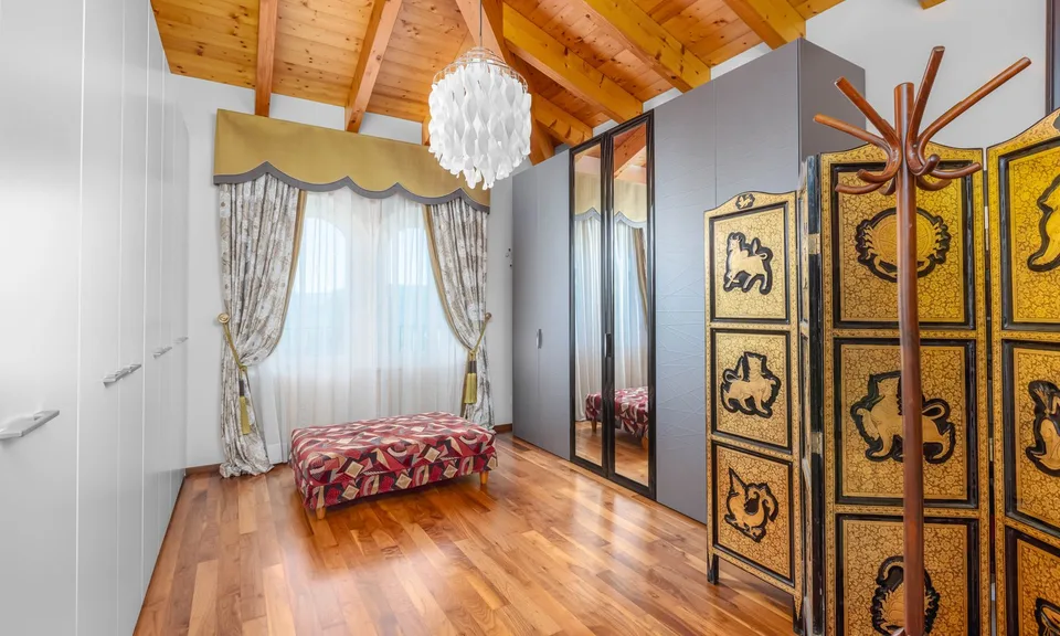 Superbe villa de 5.5 pièces comme neuve à Villa Luganese