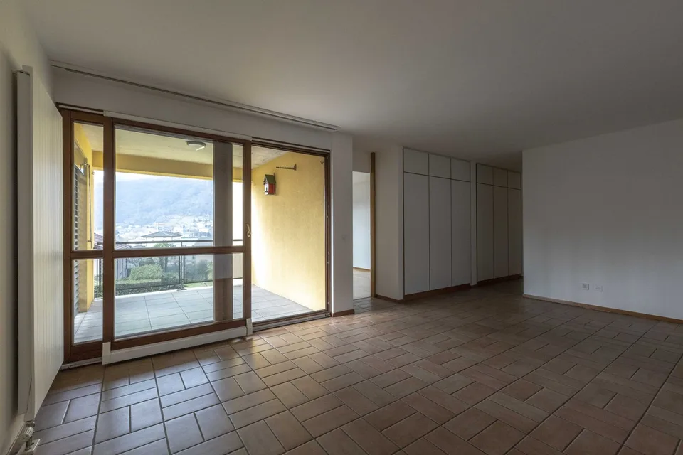 SPAZIOSO 4.5 LOCALI CON TERRAZZA E VISTA APERTA A CADEMPINO