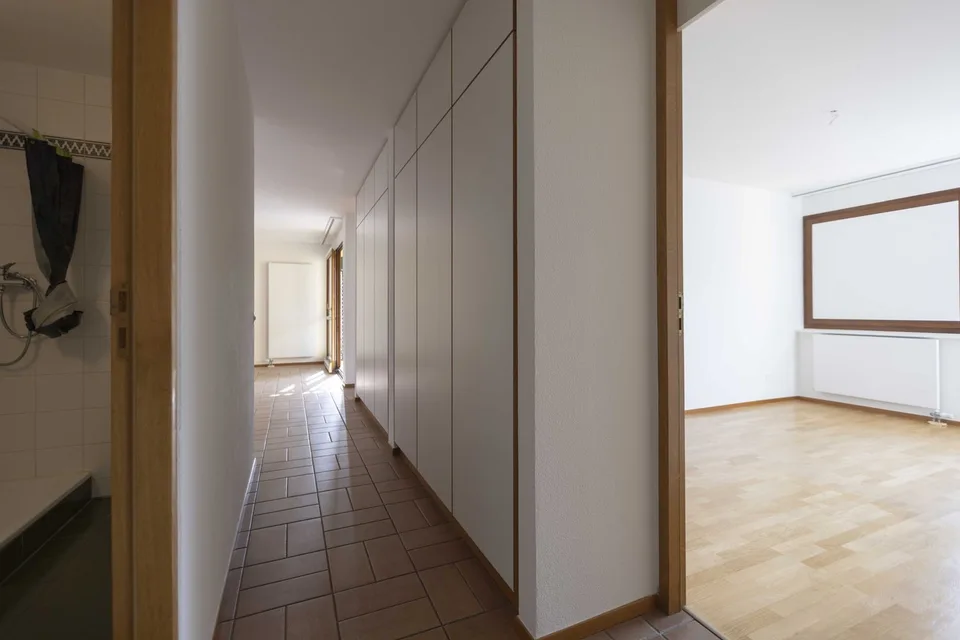 GERÄUMIGES 4.5-ZIMMER-WOHNUNG MIT TERRASSE UND FREIER AUSSICHT IN CADEMPINO