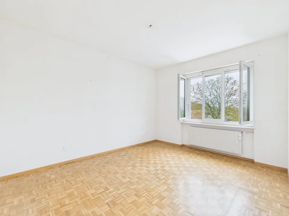 Beautiful 4.5-room apartment with balcony in Boécourt