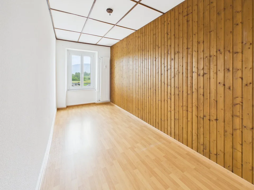 Beautiful 4.5-room apartment with balcony in Boécourt
