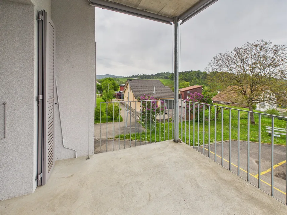 Beautiful 4.5-room apartment with balcony in Boécourt