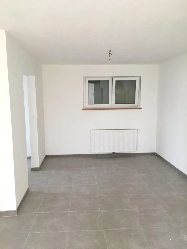 Edificio residenziale ristrutturato con ristorante e 2 appartamenti