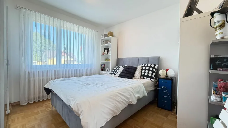 Maison unifamiliale spacieuse avec garage, beaucoup d'espace et belle disposition des pièces