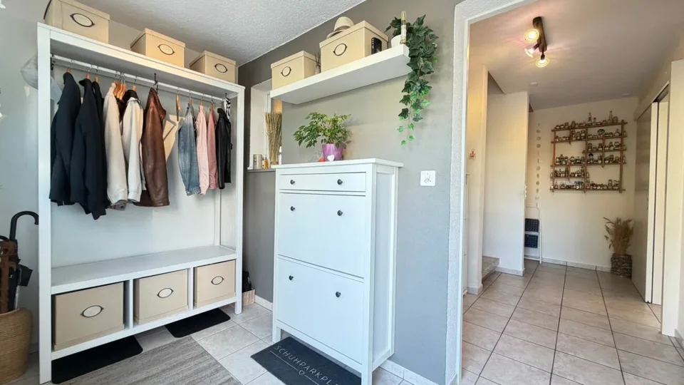 Maison unifamiliale spacieuse avec garage, beaucoup d'espace et belle disposition des pièces