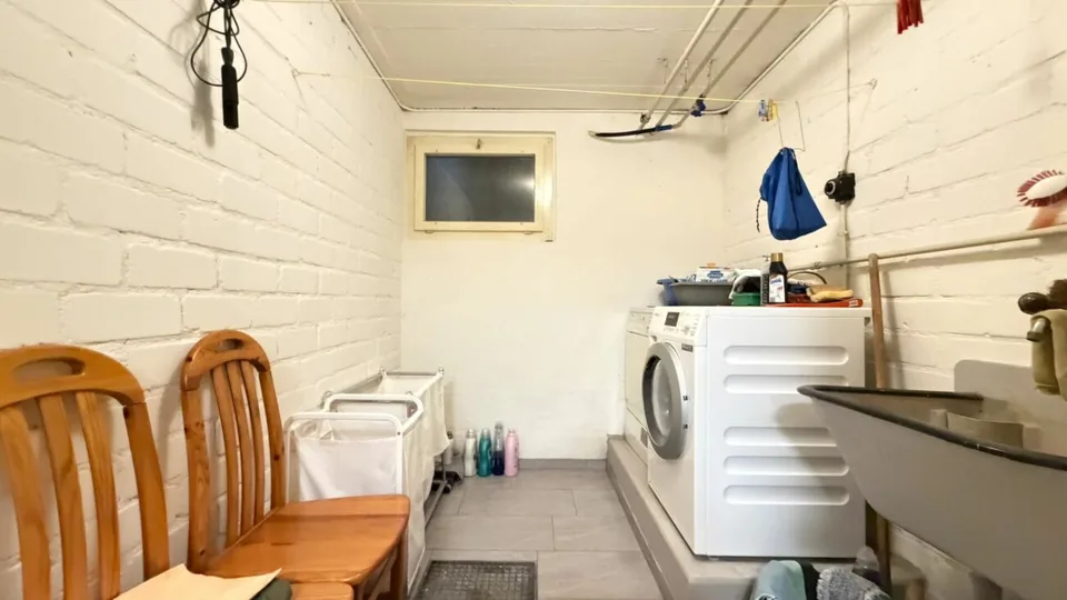 Maison unifamiliale spacieuse avec garage, beaucoup d'espace et belle disposition des pièces