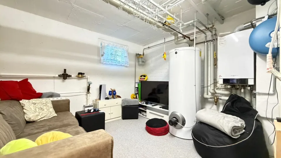 Maison unifamiliale spacieuse avec garage, beaucoup d'espace et belle disposition des pièces
