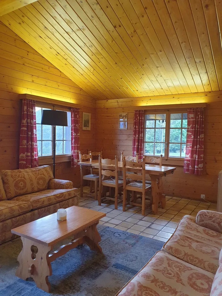 Vacation Rentals: Chalet St-Mauricci - 6 people