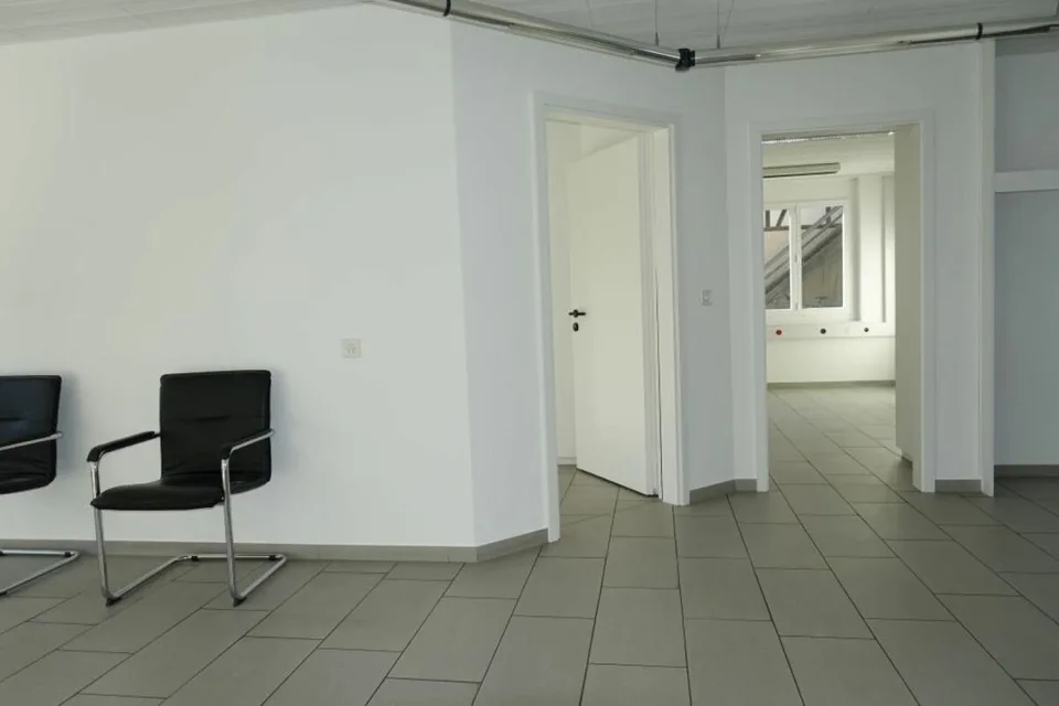 Spacious commercial premises on the ground floor & basement